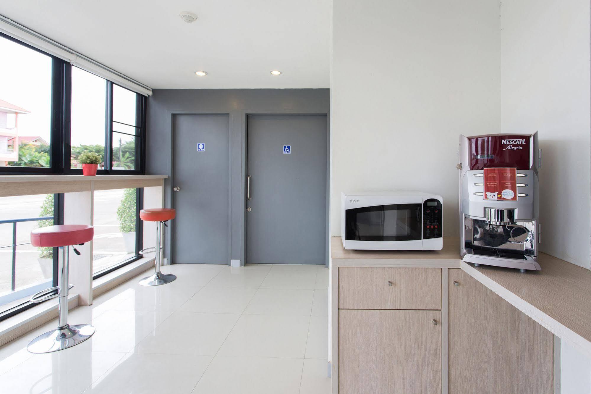 Hop Inn Sakon Nakhon Exterior foto